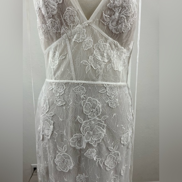 Willowby by Watters Aileene Wedding Dress - Picture 3 of 15